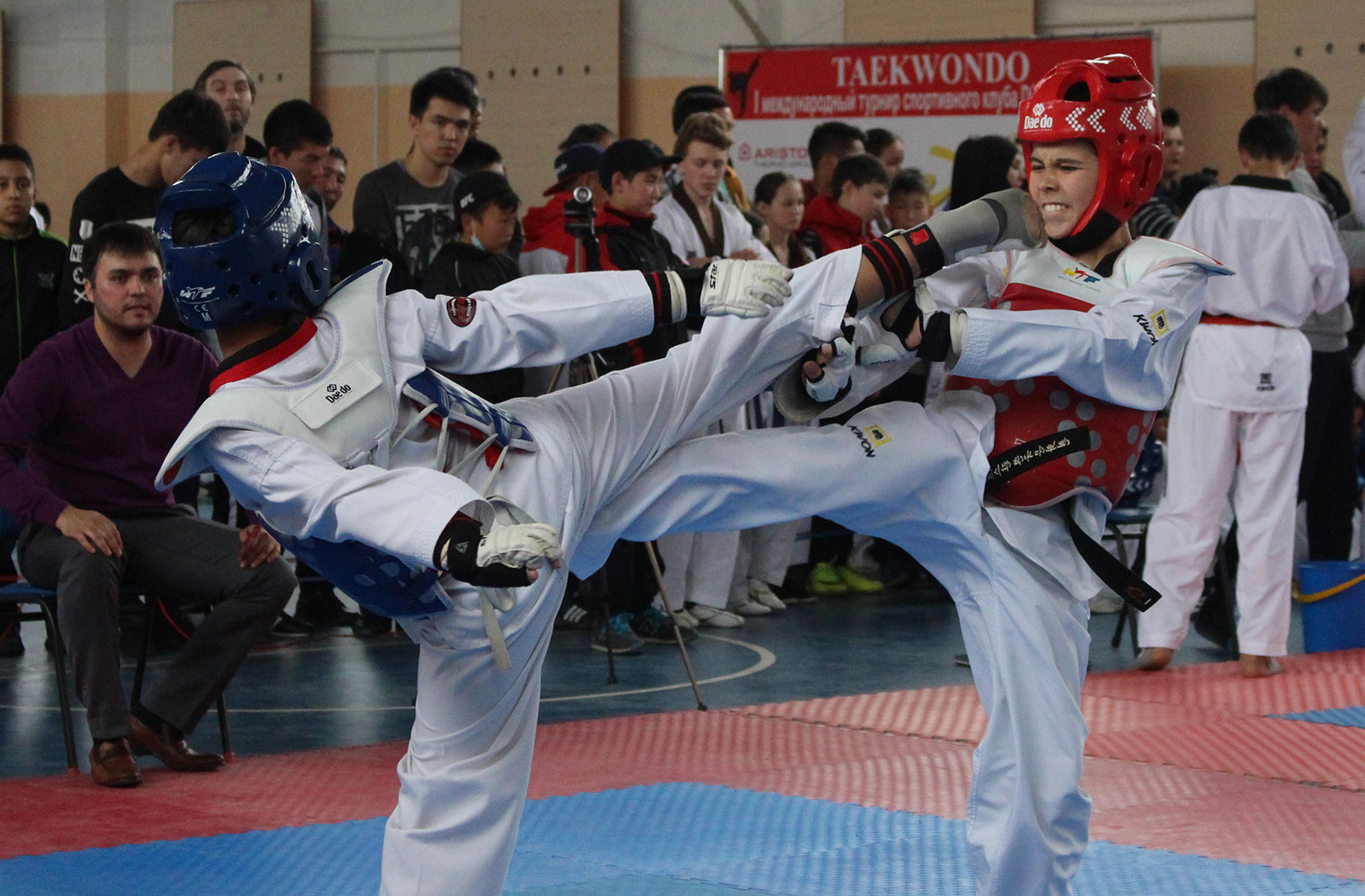Тхэквондо международная. Интернатионал таэквондо. Taekwondo Tournament. Бакинский дворец спорта — каратэ, тхэквондо, ушу..