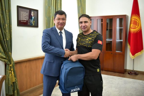 Mayor of Bishkek met with medalists of the World Taekwondo Championship